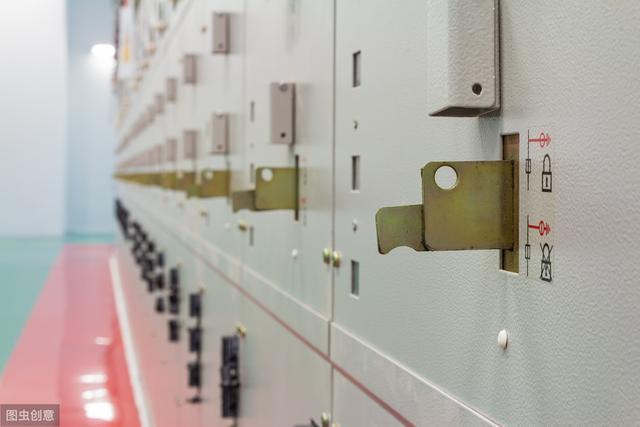 開(kāi)關(guān)柜需要什么樣的耐壓試驗(yàn)？